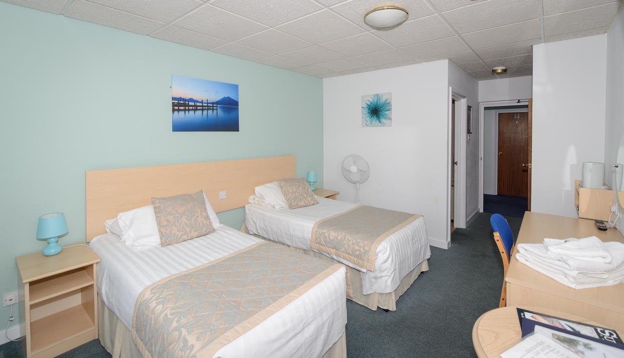 Sandown Park Lodge Esher Buitenkant foto