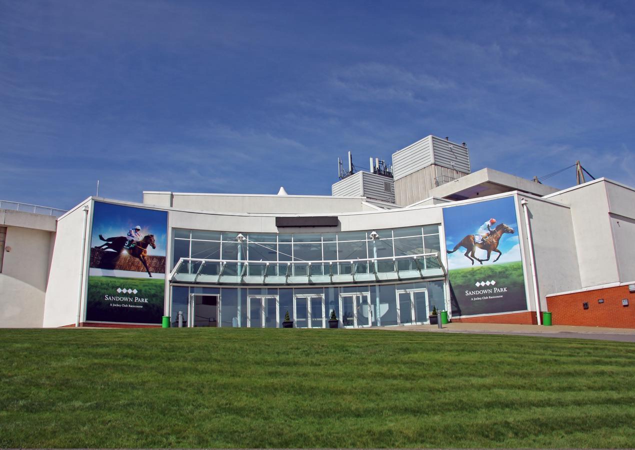 Sandown Park Lodge Esher Buitenkant foto